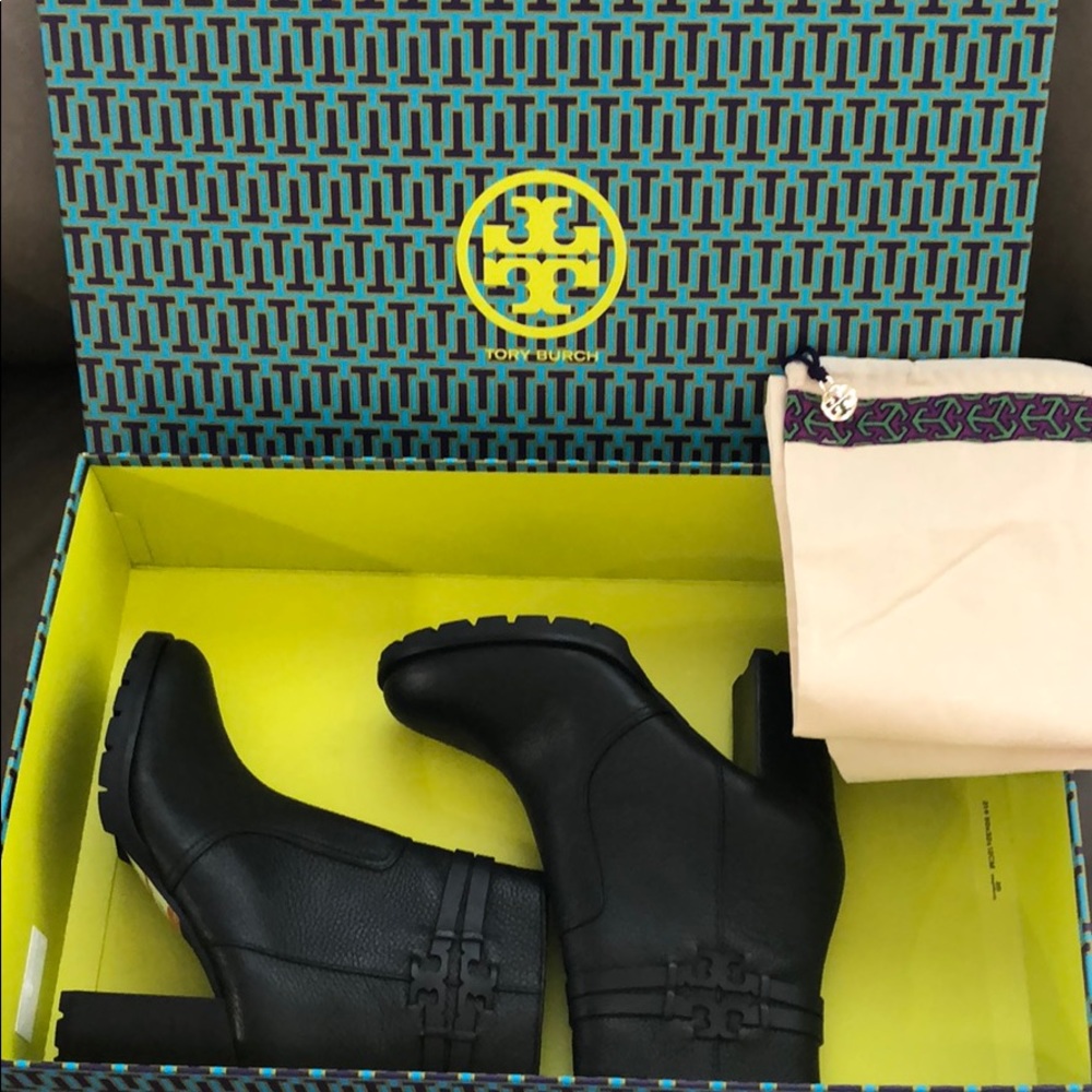 NIB Tory Burch Leigh Lug Sole Leather Black Bootie - Picture 5 of 9